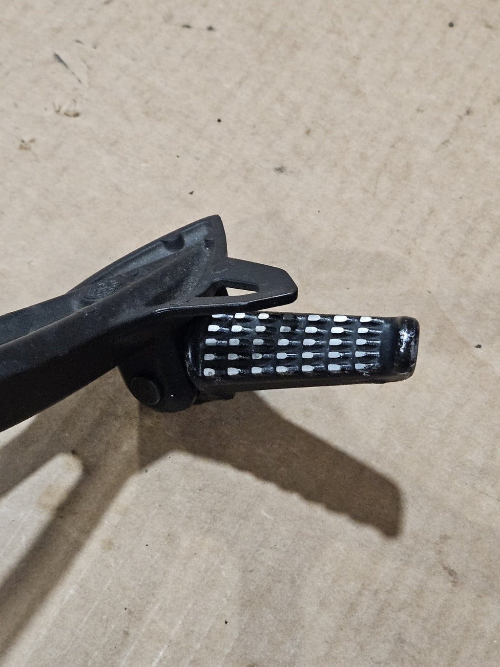 13-18 ZX6R 636 REAR BACK GENUINE OEM PASSENGER FOOT PEG PEGS LEFT RIGHT BRACKET