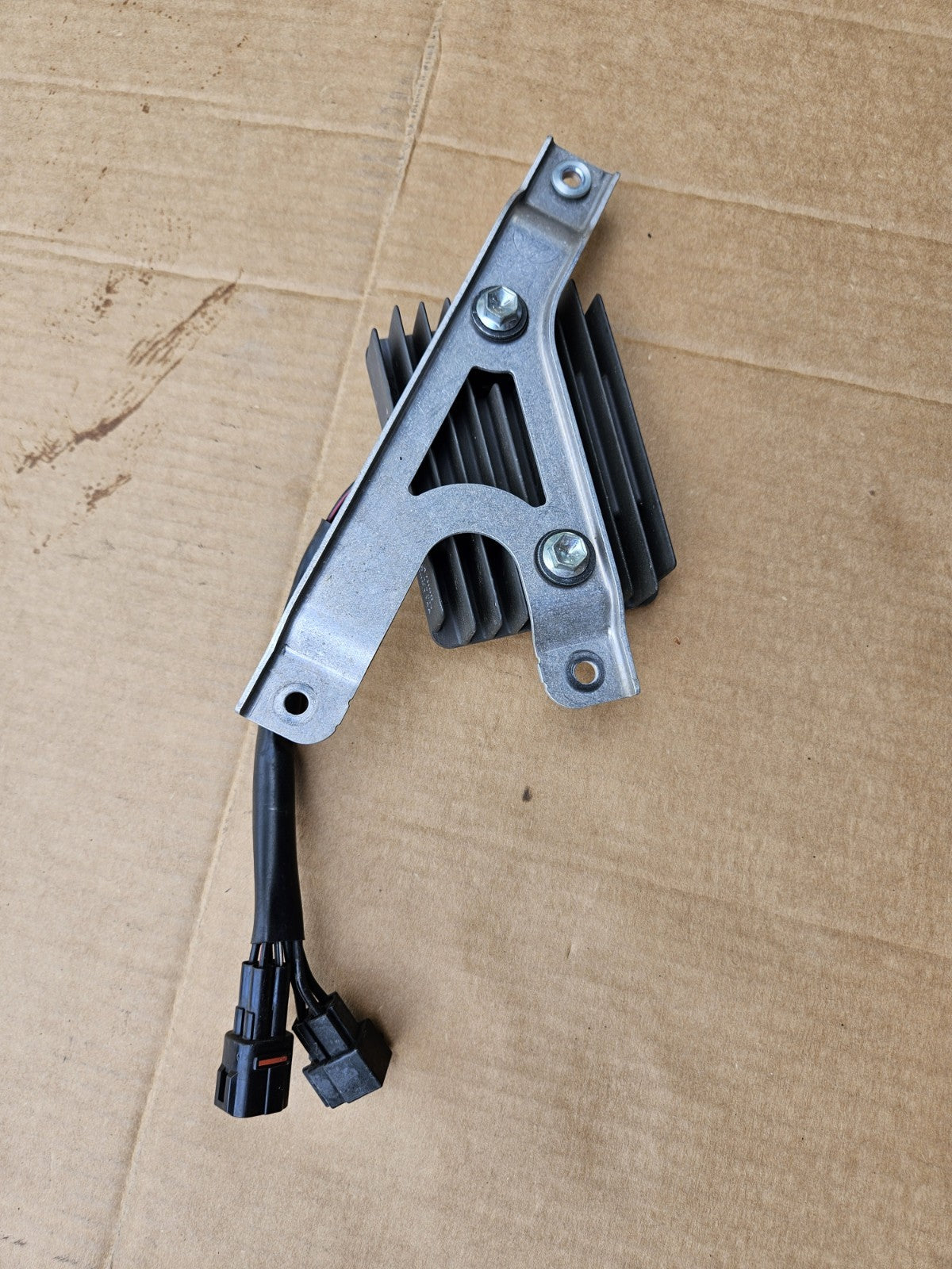 2009-2015 SUZUKI GSXR 1000 OEM RECTIFIER VOLTAGE REGULATOR