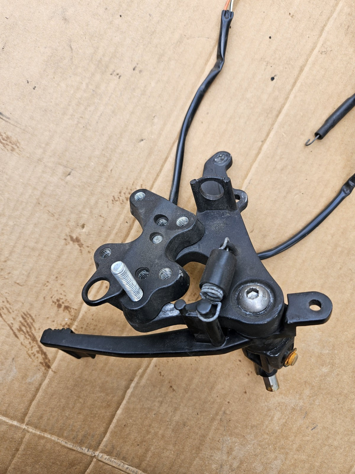 Suzuki GSXR 1000 2015-2016 RH Rear Set Foot Rest Peg Complete OEM 43541-47H10