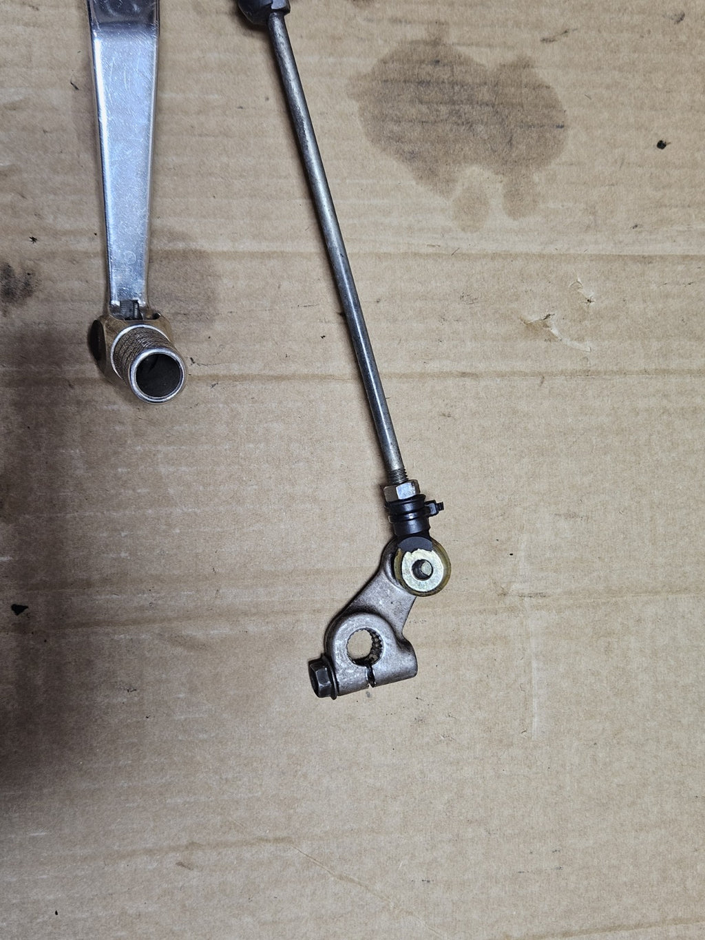 2003 SUZUKI GSXR750 OEM LEFT DRIVER SHIFTER PEG ASSEMBLY