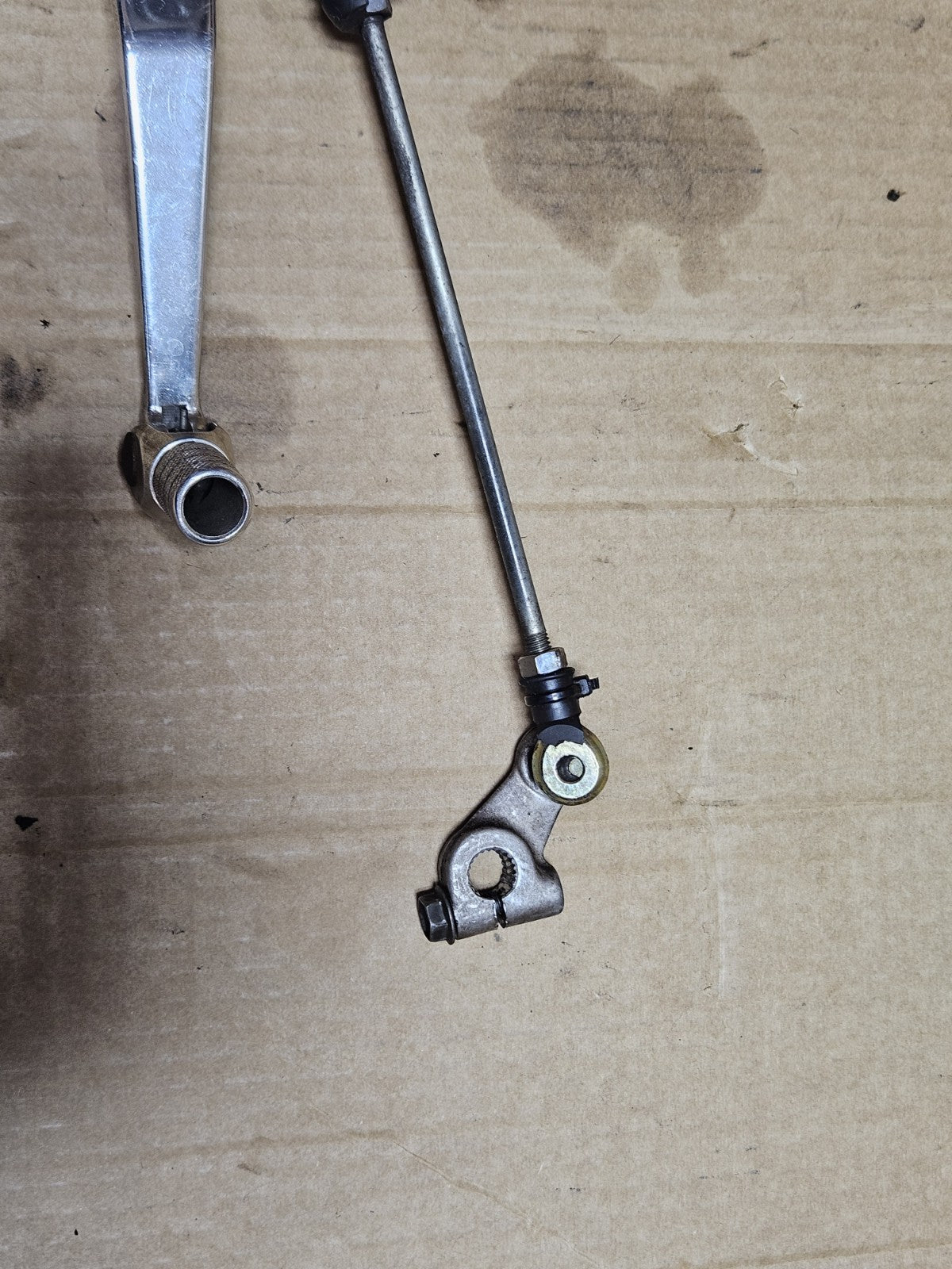 2003 SUZUKI GSXR750 OEM LEFT DRIVER SHIFTER PEG ASSEMBLY