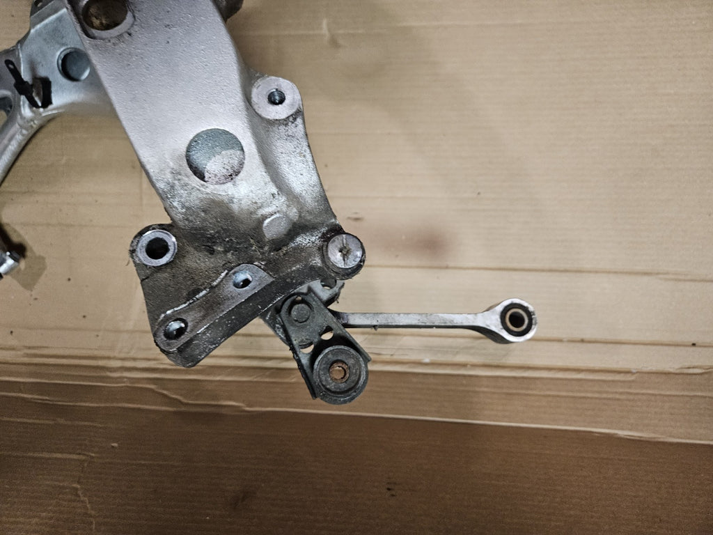 99-02 1999 2001 Yamaha Yzf R6 Main Frame Chassis 100% Ready To Use! Straight