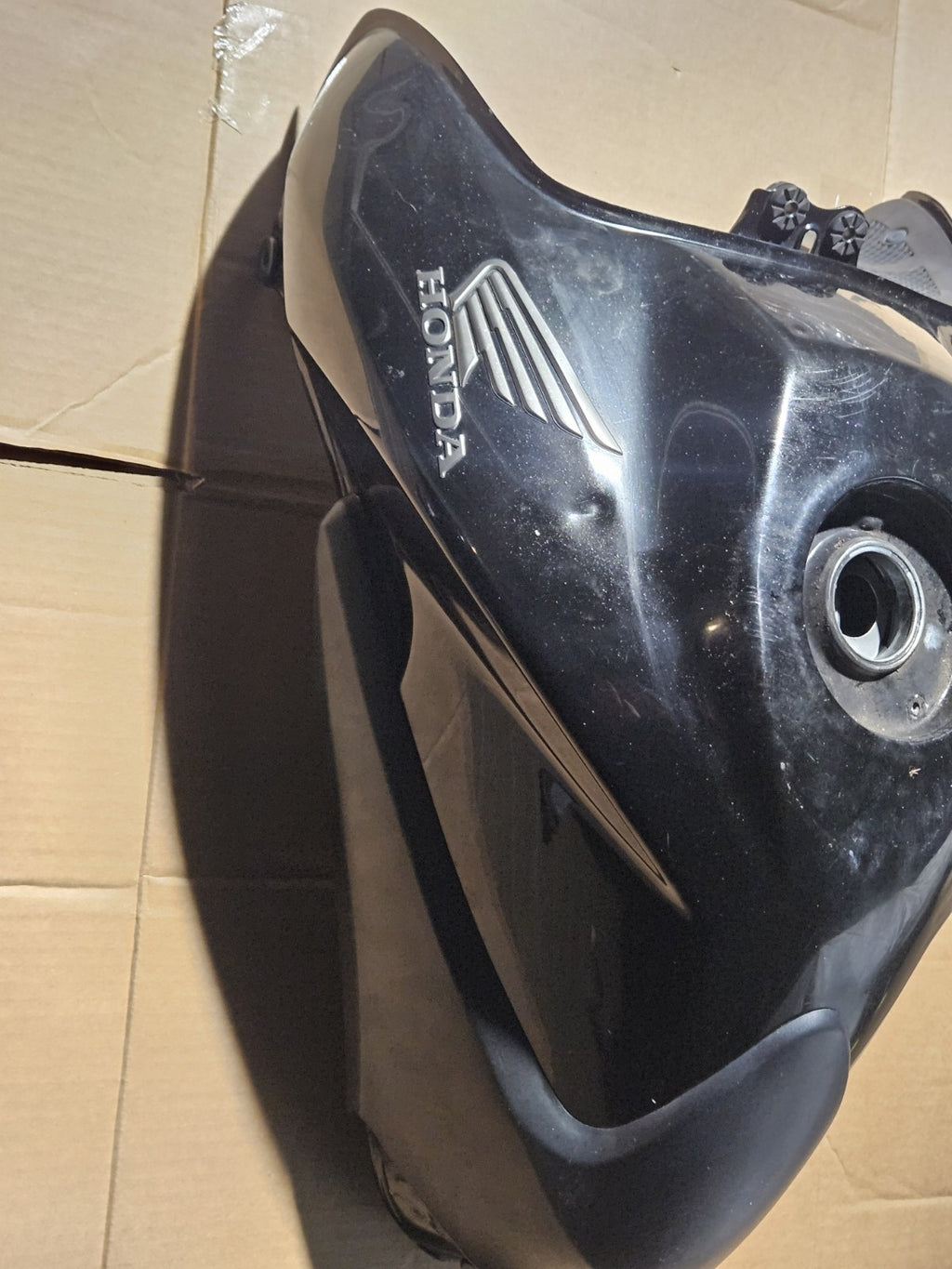 08-16 CB1000R SMALL DENT GAS TANK FUEL CELL PETROL RESERVOIR BLACK OEM