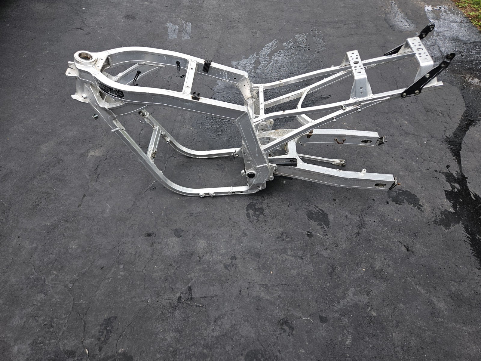 1987 SUZUKI GSXR 1100 OEM STRAIGHT MAIN FRAME CHASSIS STRAIGHT W PAPERS