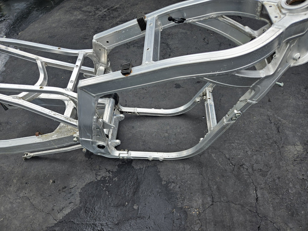 1987 SUZUKI GSXR 1100 OEM STRAIGHT MAIN FRAME CHASSIS STRAIGHT W PAPERS