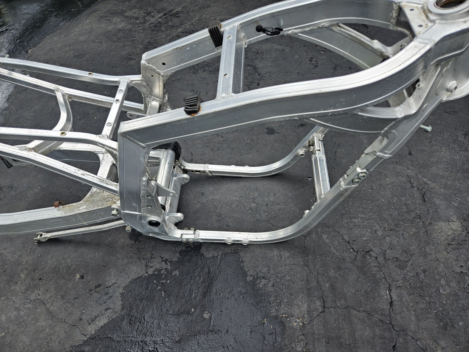 1987 SUZUKI GSXR 1100 OEM STRAIGHT MAIN FRAME CHASSIS STRAIGHT W PAPERS