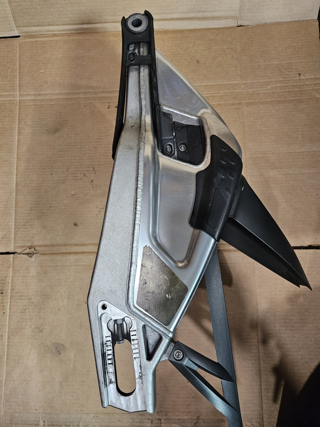 10-14 2013 BMW S1000RR REAR SWINGARM BACK SUSPENSION W/ CHAIN GUARD & MUD GUARD