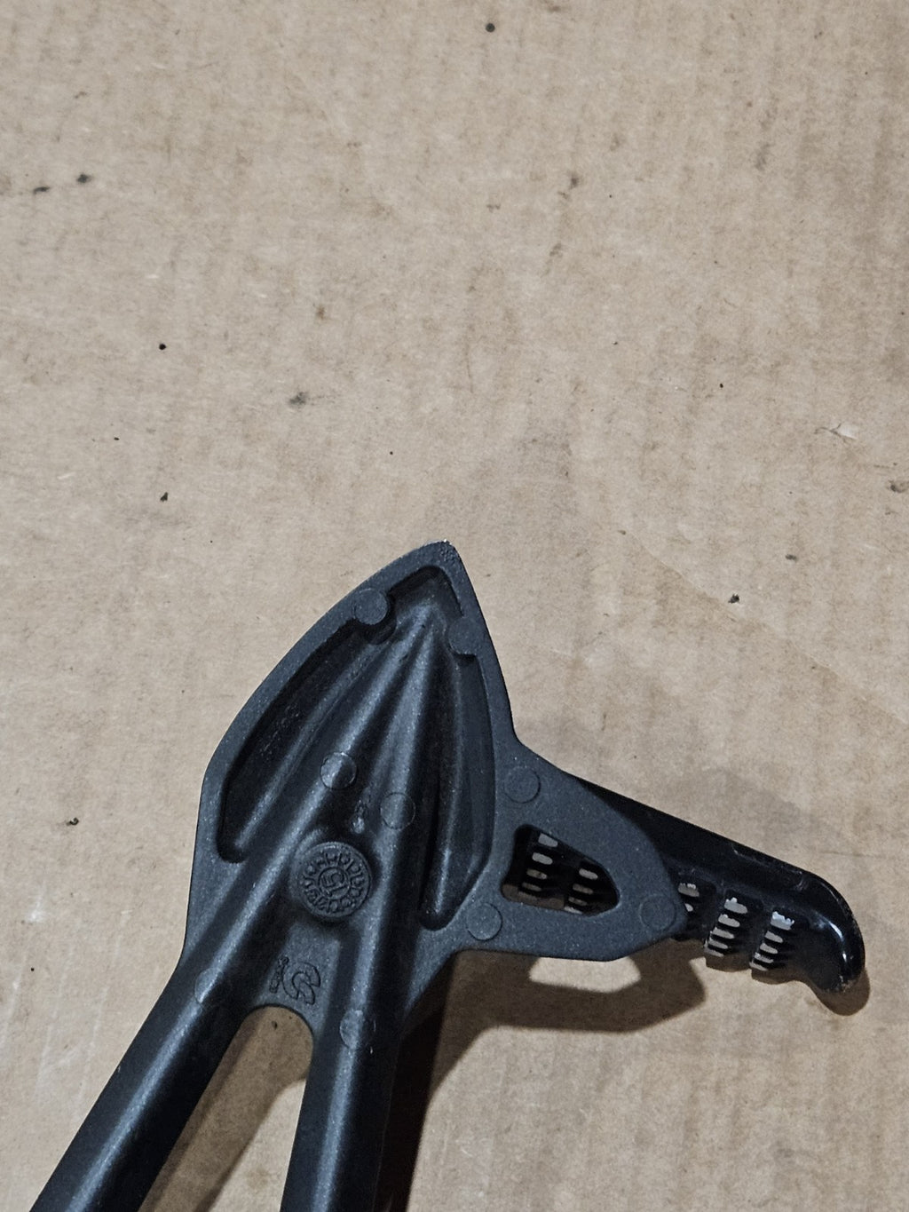 13-18 ZX6R 636 REAR BACK GENUINE OEM PASSENGER FOOT PEG PEGS LEFT RIGHT BRACKET