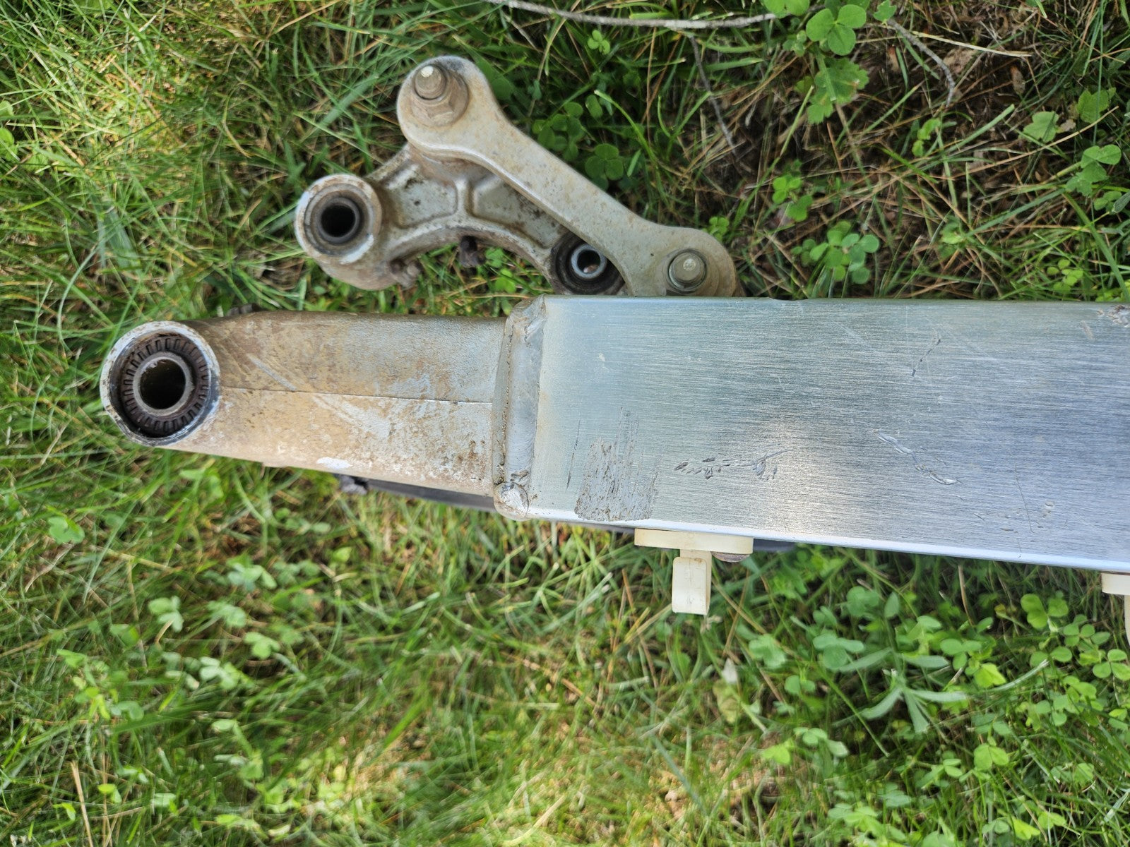 00-23 SUZUKI DRZ 400E DRZ 400 OEM SWINGARM LOWER LINKAGE LINKS