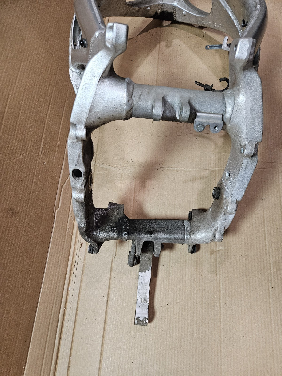 99-02 1999 2001 Yamaha Yzf R6 Main Frame Chassis 100% Ready To Use! Straight