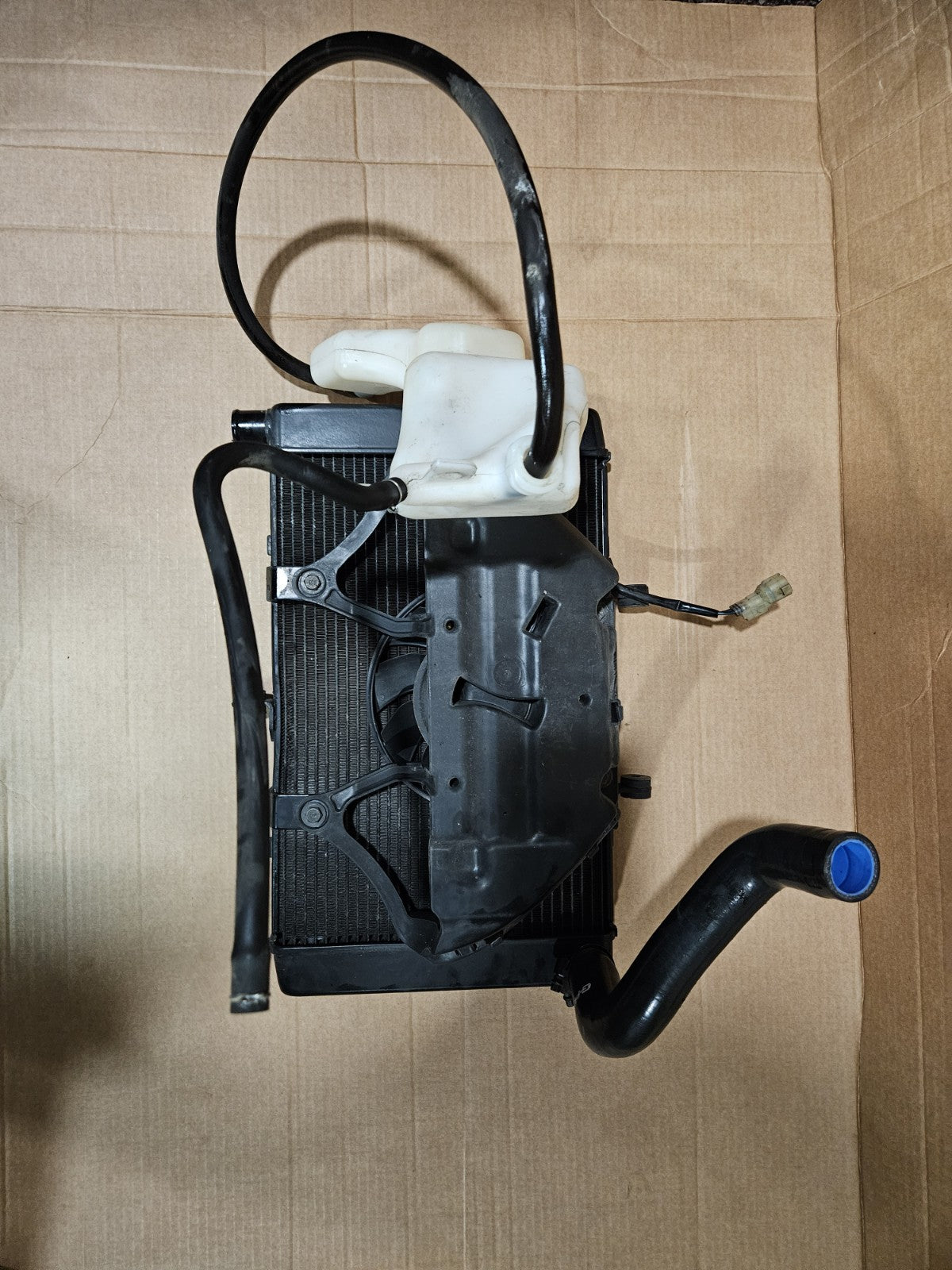 2011  HONDA CB1000R ENGINE RADIATOR MOTOR COOLER COOLING RADIATER Assembly Fan