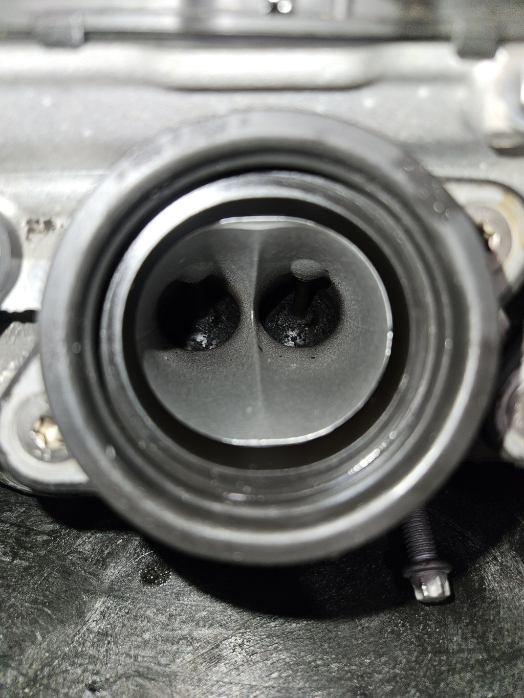 15-19 2015 BMW S1000RR Motor Engine OEM Cylinder Head 11127713134-06