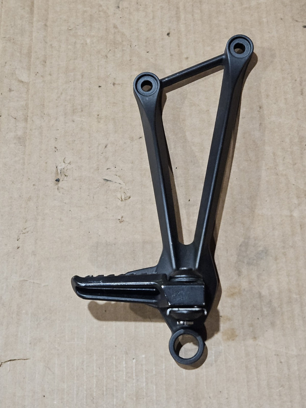 13-18 ZX6R 636 REAR BACK GENUINE OEM PASSENGER FOOT PEG PEGS LEFT RIGHT BRACKET