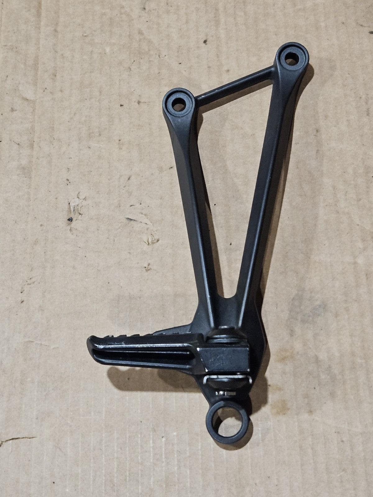 13-18 ZX6R 636 REAR BACK GENUINE OEM PASSENGER FOOT PEG PEGS LEFT RIGHT BRACKET