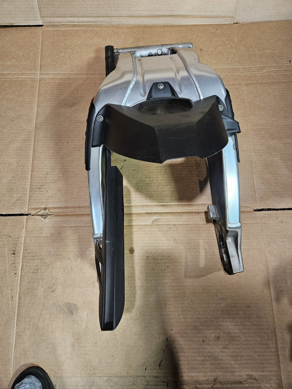 10-14 2013 BMW S1000RR REAR SWINGARM BACK SUSPENSION W/ CHAIN GUARD & MUD GUARD