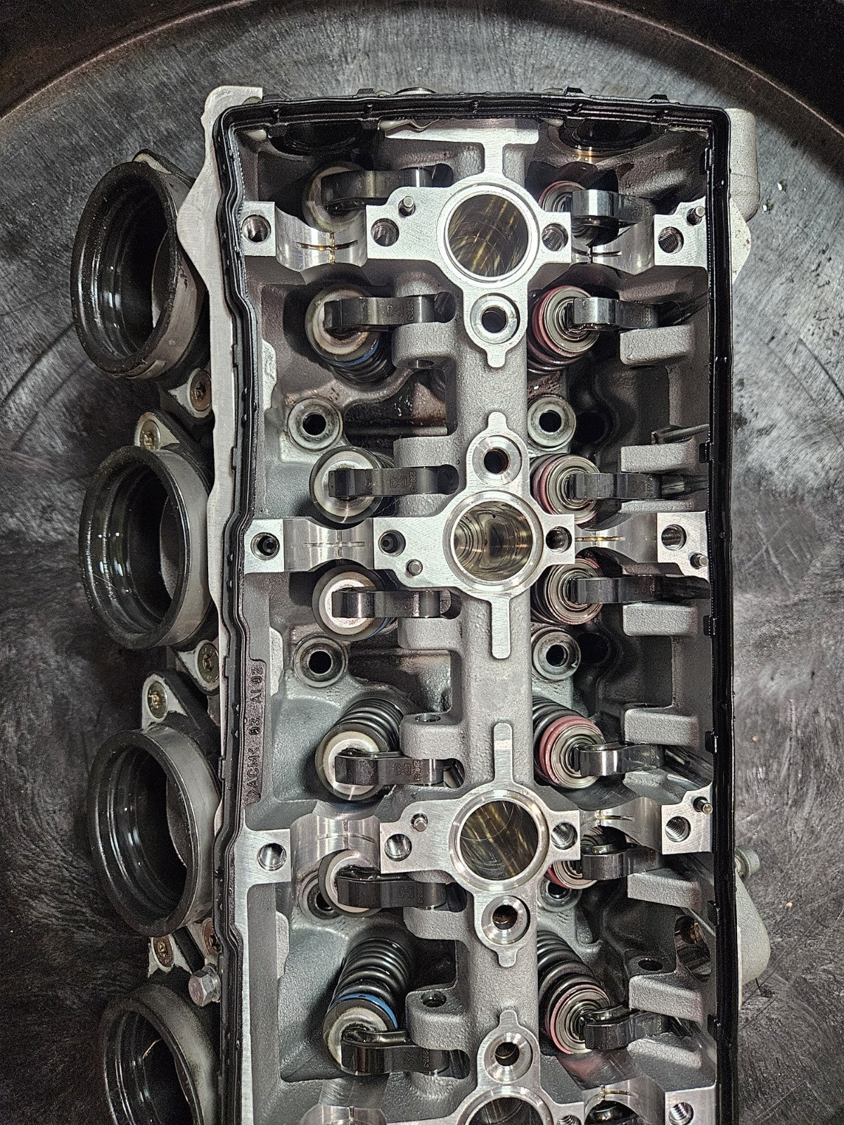 15-19 2015 BMW S1000RR Motor Engine OEM Cylinder Head 11127713134-06