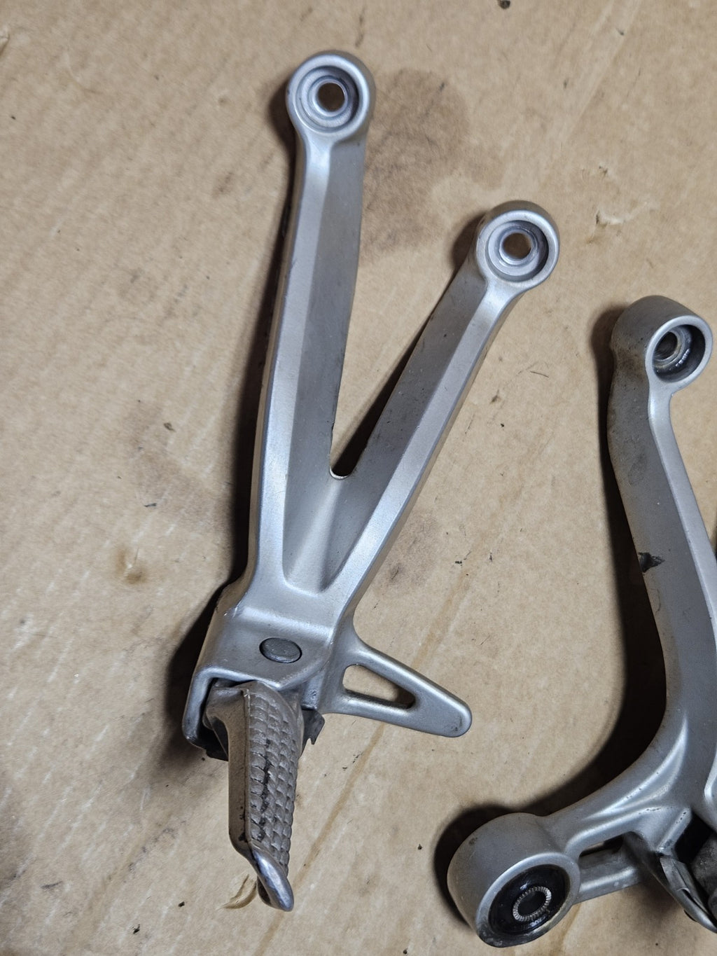 2001-2003 Suzuki GSXR750 Rear Back Passenger Foot Peg Set Pair OEM