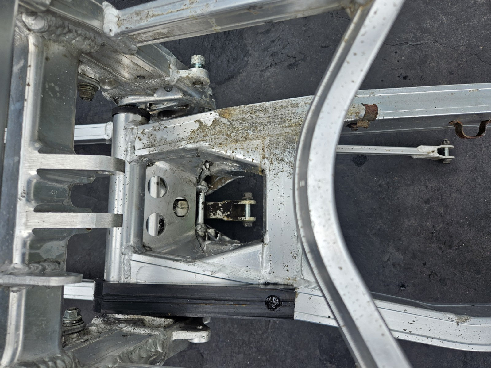 1987 SUZUKI GSXR 1100 OEM STRAIGHT MAIN FRAME CHASSIS STRAIGHT W PAPERS