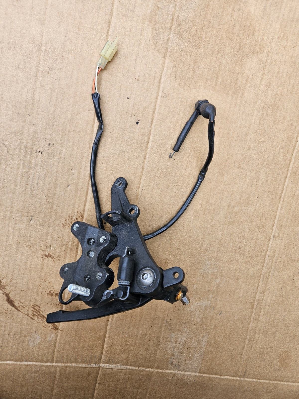 Suzuki GSXR 1000 2015-2016 RH Rear Set Foot Rest Peg Complete OEM 43541-47H10