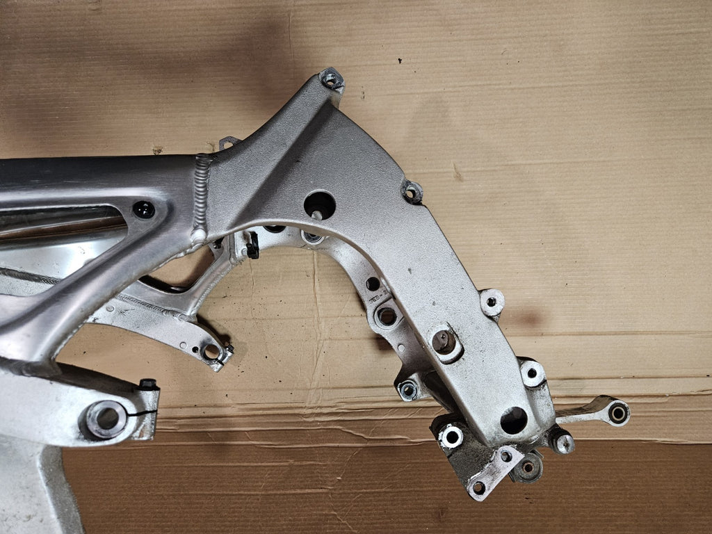 99-02 1999 2001 Yamaha Yzf R6 Main Frame Chassis 100% Ready To Use! Straight