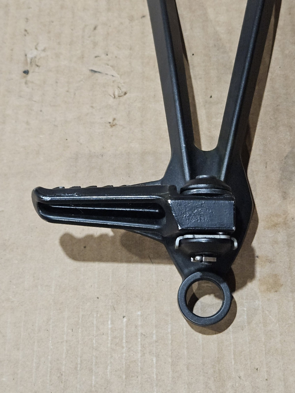 13-18 ZX6R 636 REAR BACK GENUINE OEM PASSENGER FOOT PEG PEGS LEFT RIGHT BRACKET