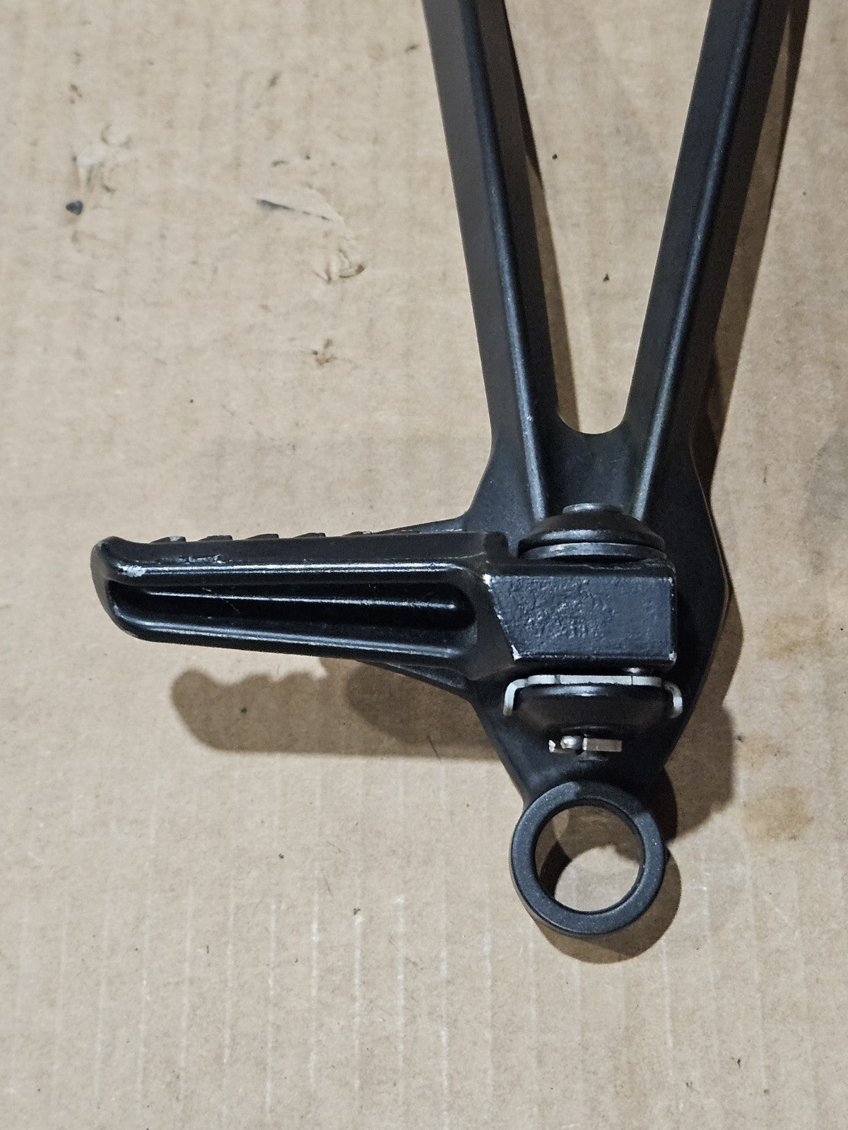 13-18 ZX6R 636 REAR BACK GENUINE OEM PASSENGER FOOT PEG PEGS LEFT RIGHT BRACKET