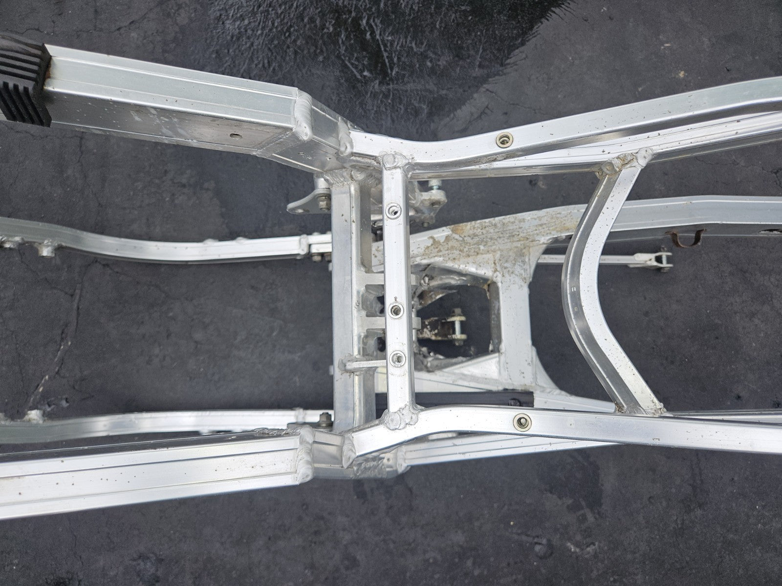 1987 SUZUKI GSXR 1100 OEM STRAIGHT MAIN FRAME CHASSIS STRAIGHT W PAPERS