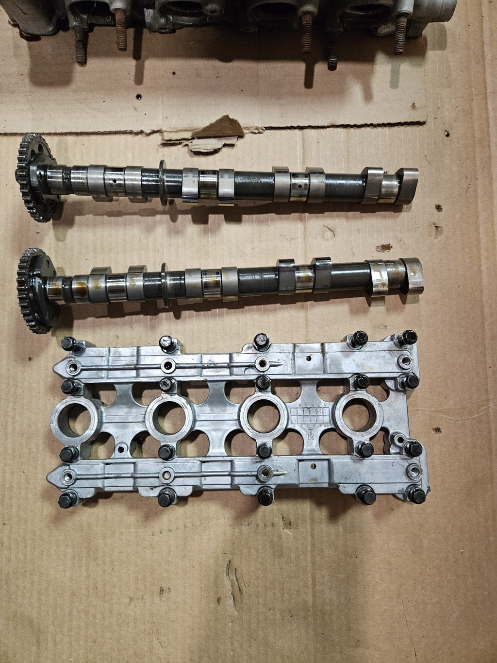 2001 Yamaha YZFR6 YZF R6 Cylinder Head Camshafts Retainer Cover Valves