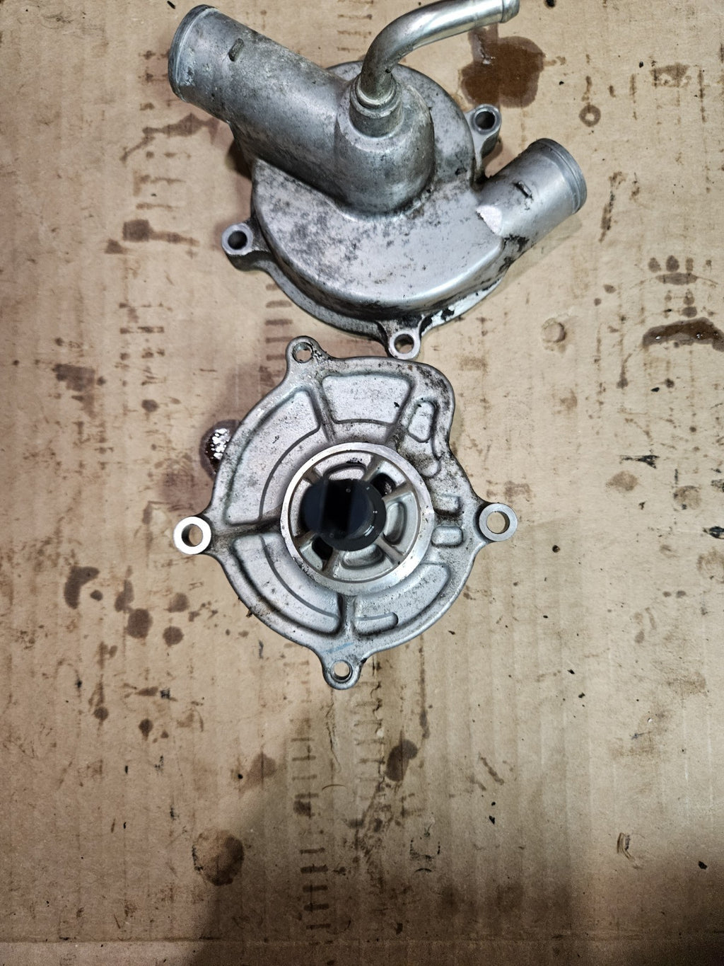 08-18 Suzuki Hayabusa GSX1300R OEM Engine Motor Water Pump Water Pump Housing