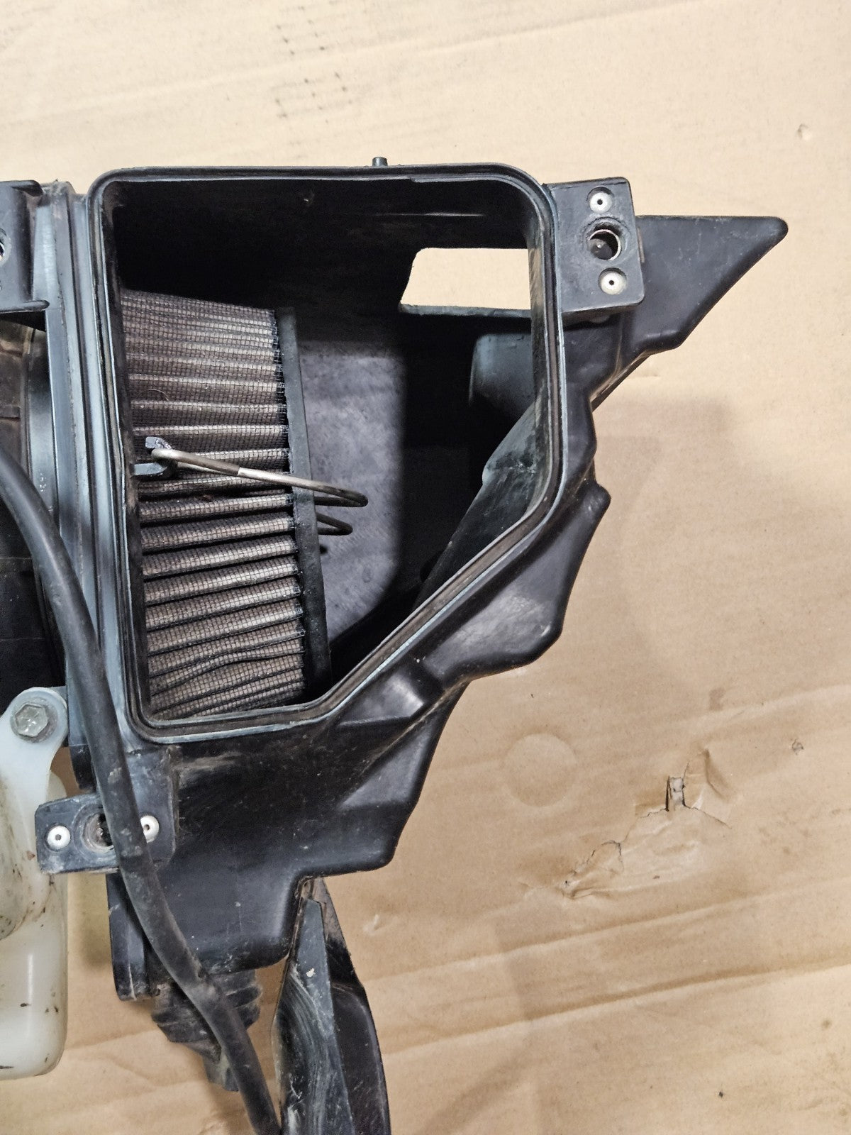 GENUINE OEM 2005 SUZUKI DRZ400S AIRBOX AIR BOX FILTER CHAMBER CLEANER HOUSING OE