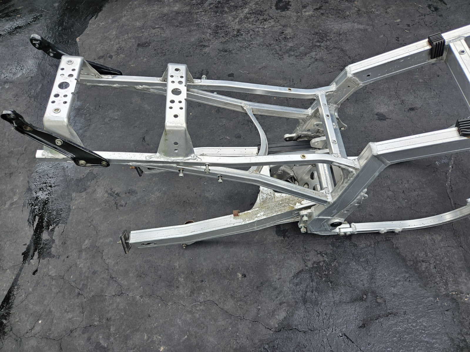 1987 SUZUKI GSXR 1100 OEM STRAIGHT MAIN FRAME CHASSIS STRAIGHT W PAPERS