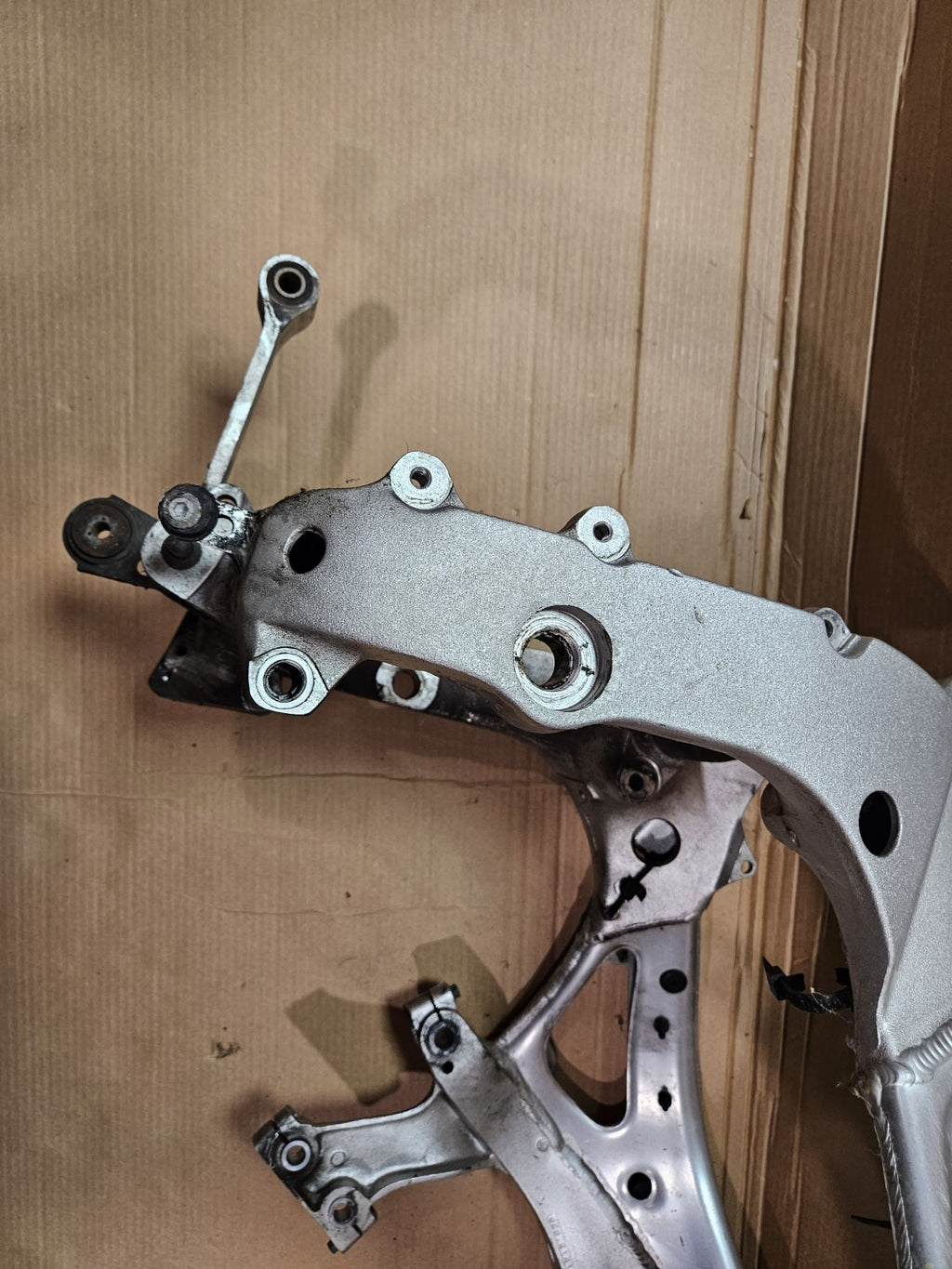 99-02 1999 2001 Yamaha Yzf R6 Main Frame Chassis 100% Ready To Use! Straight