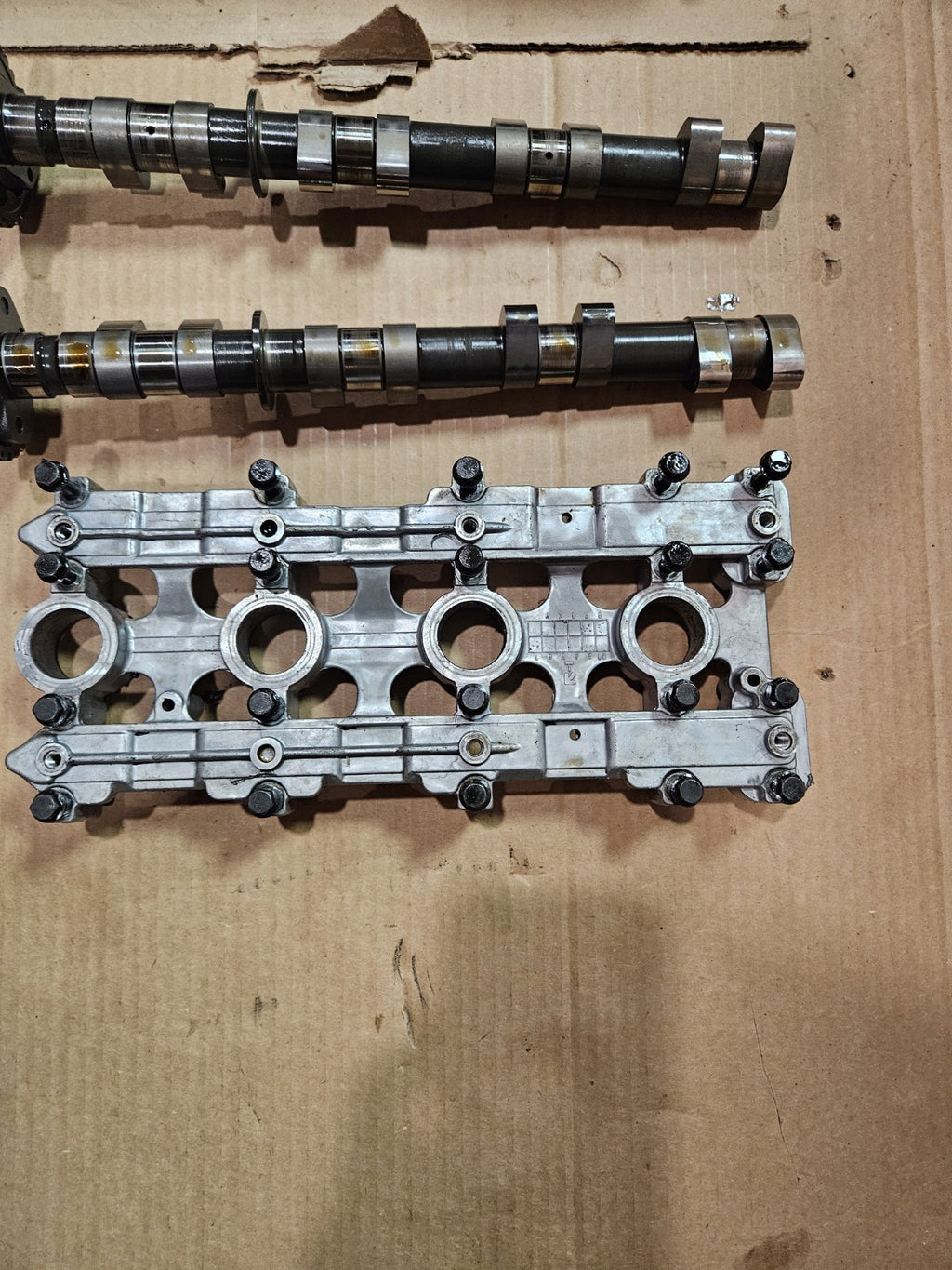 2001 Yamaha YZFR6 YZF R6 Cylinder Head Camshafts Retainer Cover Valves