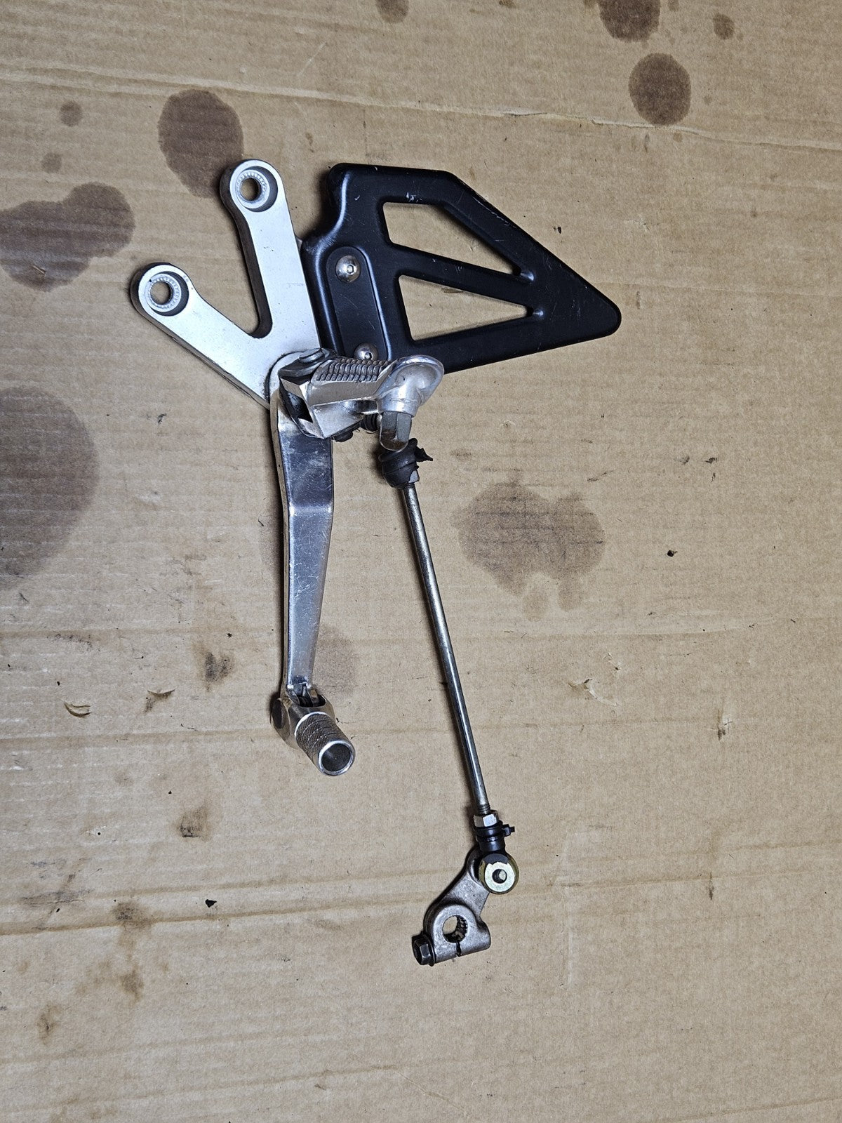 2003 SUZUKI GSXR750 OEM LEFT DRIVER SHIFTER PEG ASSEMBLY