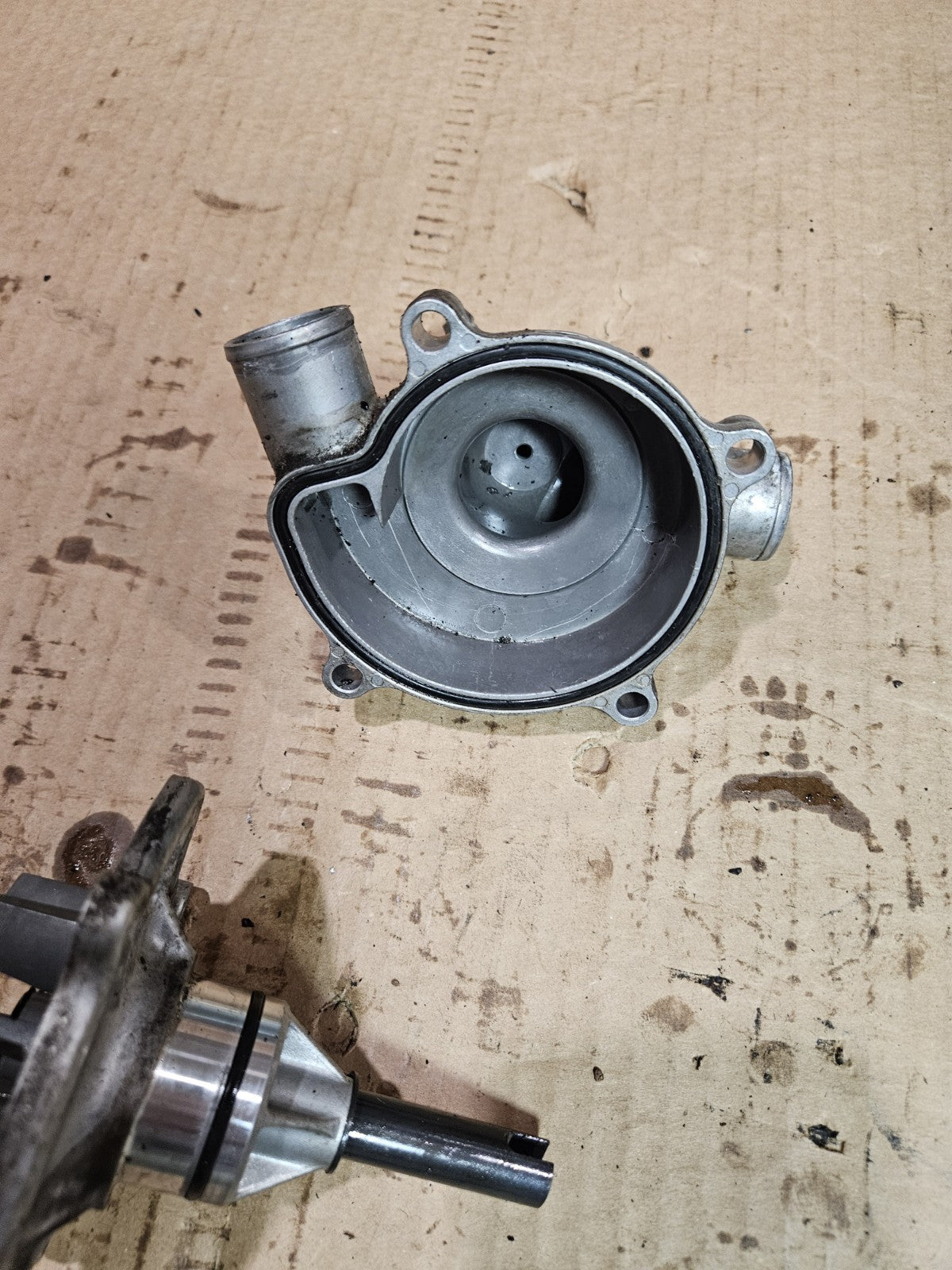 08-18 Suzuki Hayabusa GSX1300R OEM Engine Motor Water Pump Water Pump Housing