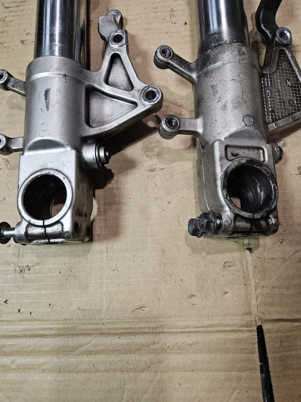 00-03 2000-2003 SUZUKI GSXR 750 FRONT FORKS FORK TUBE LEFT RIGHT OEM STRAIGHT