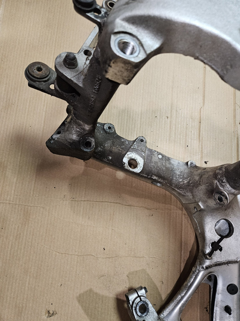 99-02 1999 2001 Yamaha Yzf R6 Main Frame Chassis 100% Ready To Use! Straight