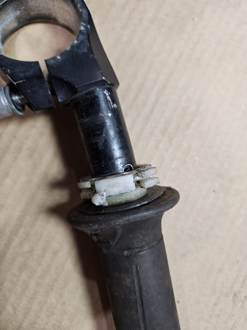 2001 Yamaha YZFR6 YZF R6 Right Clip On Handlebar Handle Bar Throttle OEM