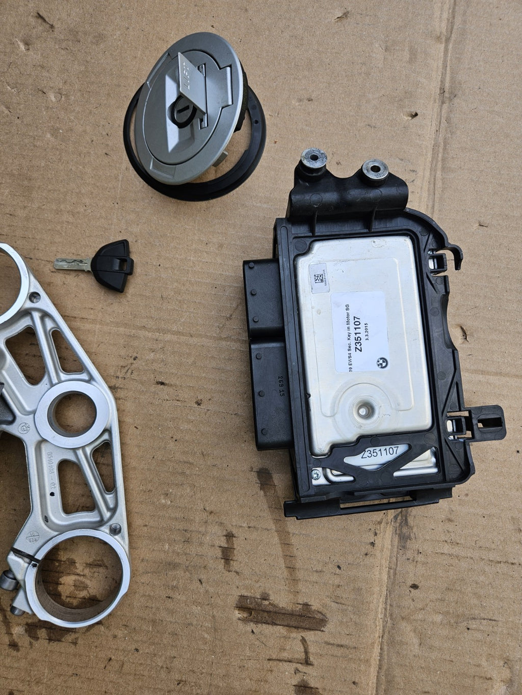 2015-2019 BMW S1000RR Genuine OEM Ignition Lock Key Set Gas Cap Seat Lock ECU