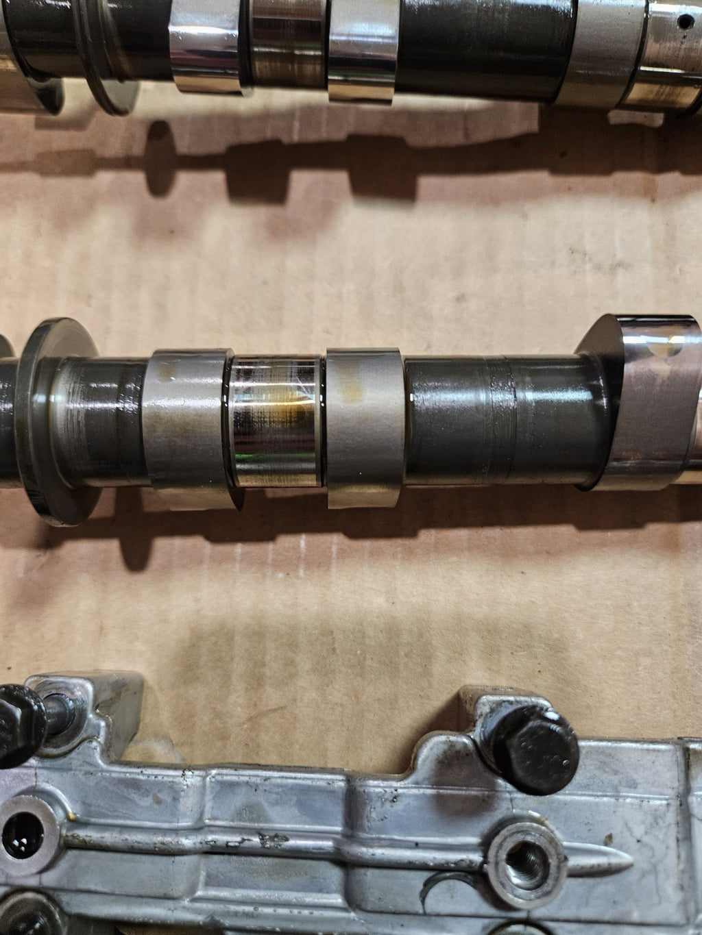 2001 Yamaha YZFR6 YZF R6 Cylinder Head Camshafts Retainer Cover Valves