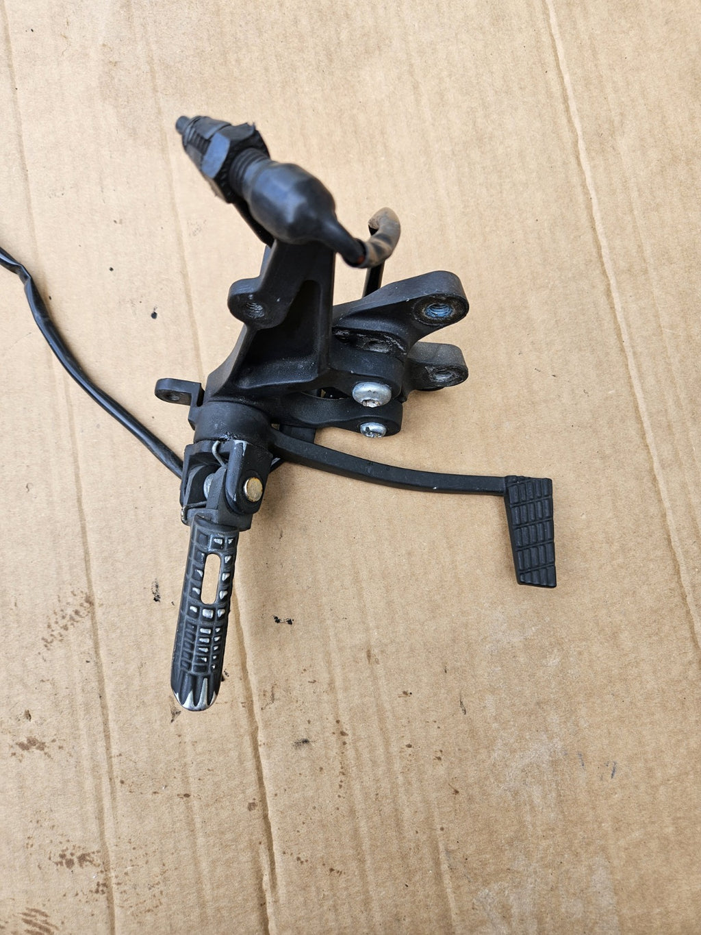 Suzuki GSXR 1000 2015-2016 RH Rear Set Foot Rest Peg Complete OEM 43541-47H10