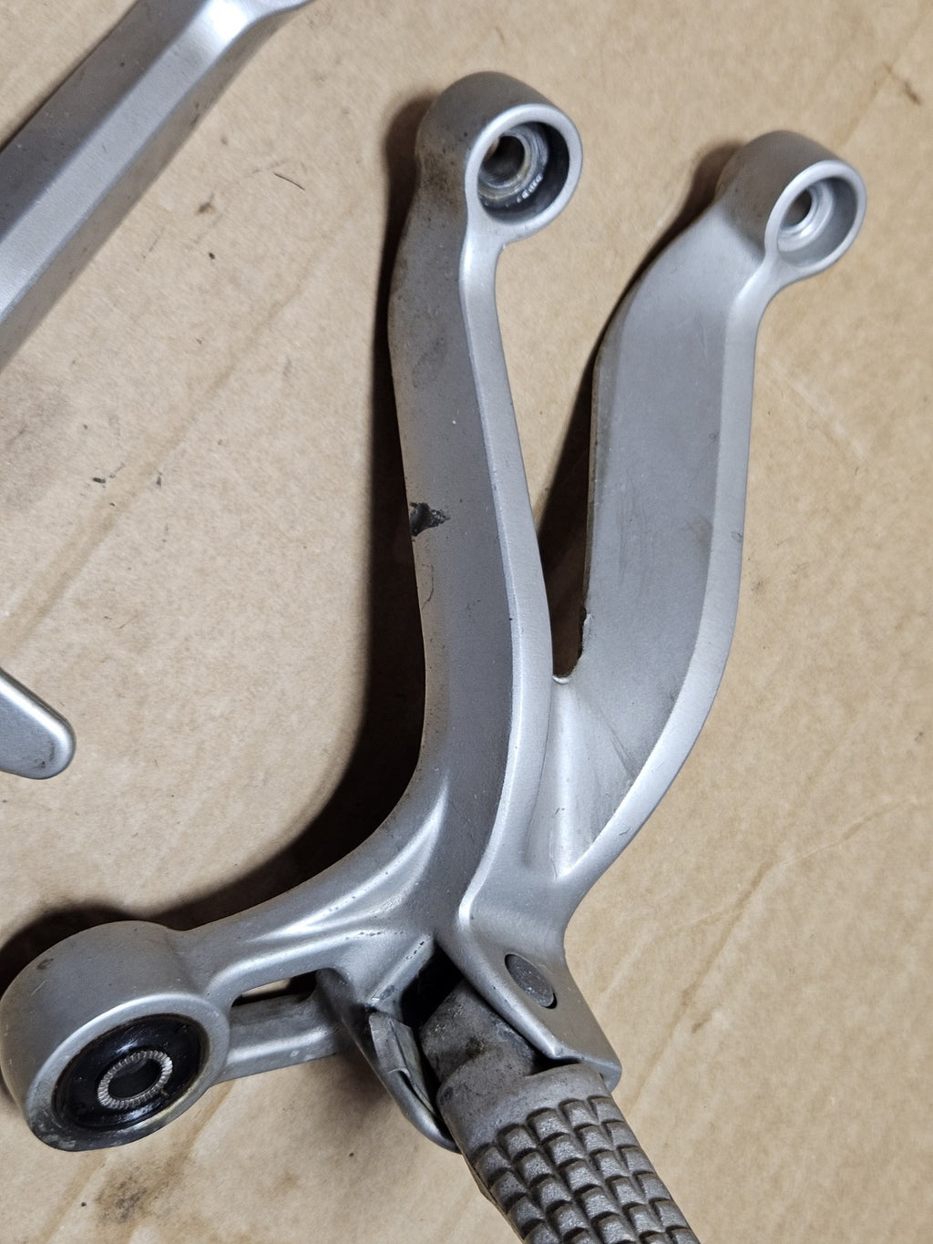 2001-2003 Suzuki GSXR750 Rear Back Passenger Foot Peg Set Pair OEM