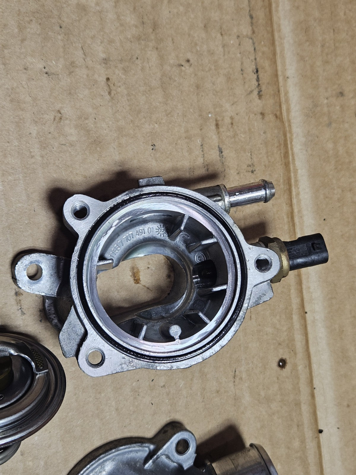 12 13 14 15-18 2013 BMW S1000RR Engine OEM Thermostat Housing Sensor THERMOSTAT