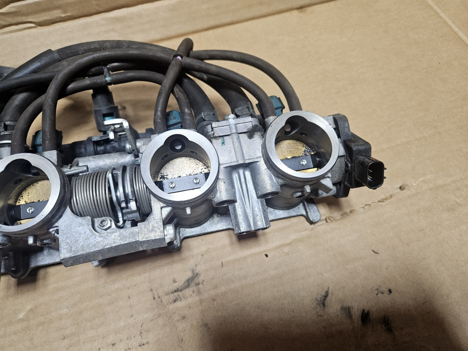 11-16 2011 OEM Honda Cb1000r Throttle Body 16401-mfn-l62