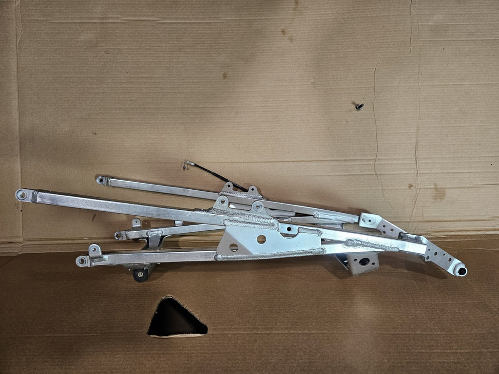 99-02 2001 YAMAHA YZF R6 OEM STRAIGHT REAR SUBFRAME BACK SUB FRAME