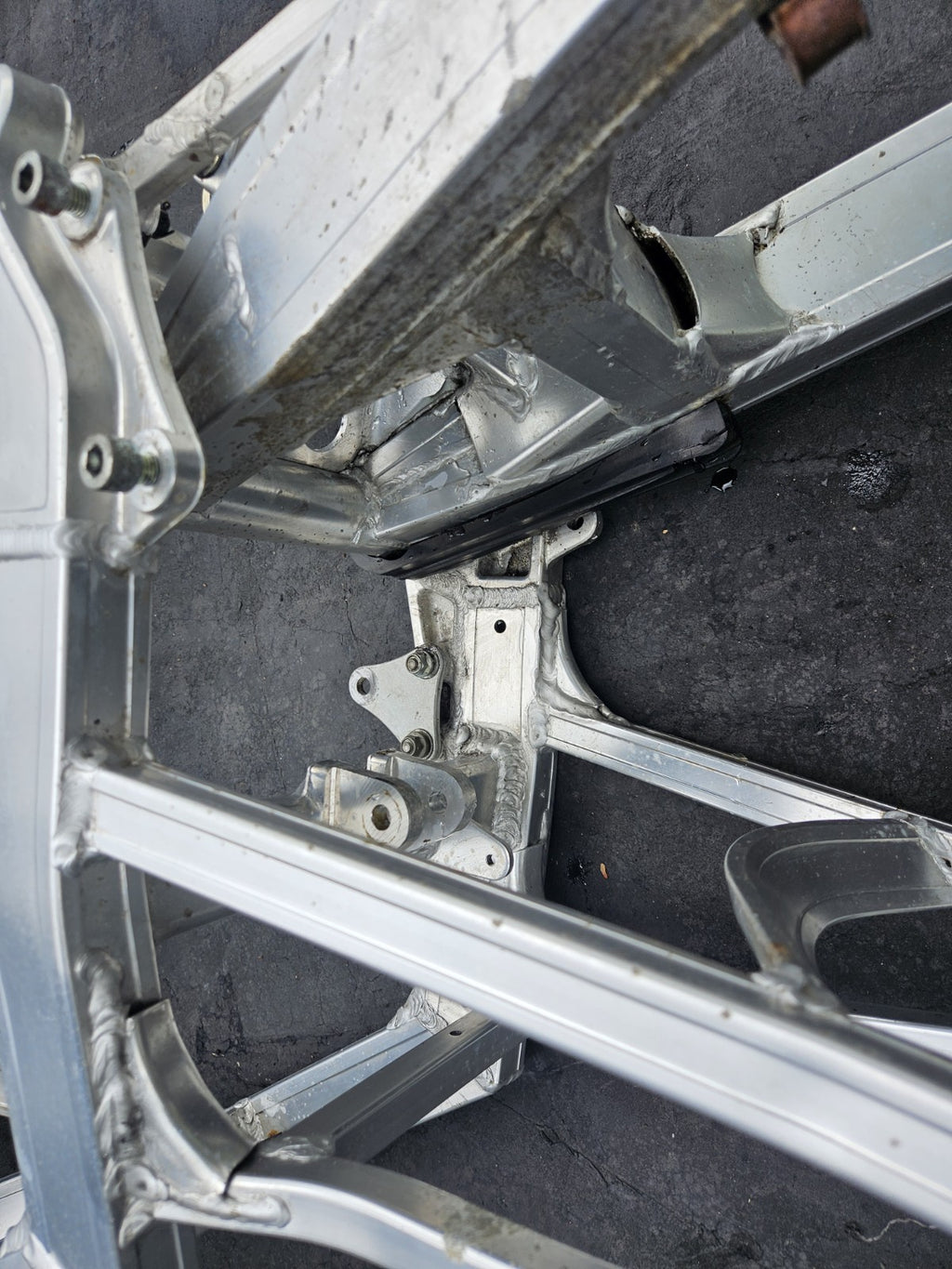 1987 SUZUKI GSXR 1100 OEM STRAIGHT MAIN FRAME CHASSIS STRAIGHT W PAPERS