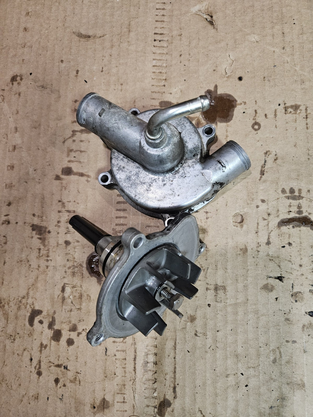 08-18 Suzuki Hayabusa GSX1300R OEM Engine Motor Water Pump Water Pump Housing