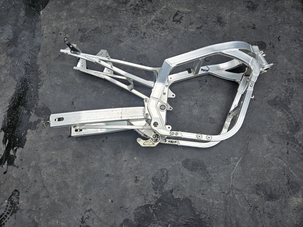 1987 SUZUKI GSXR 1100 OEM STRAIGHT MAIN FRAME CHASSIS STRAIGHT W PAPERS
