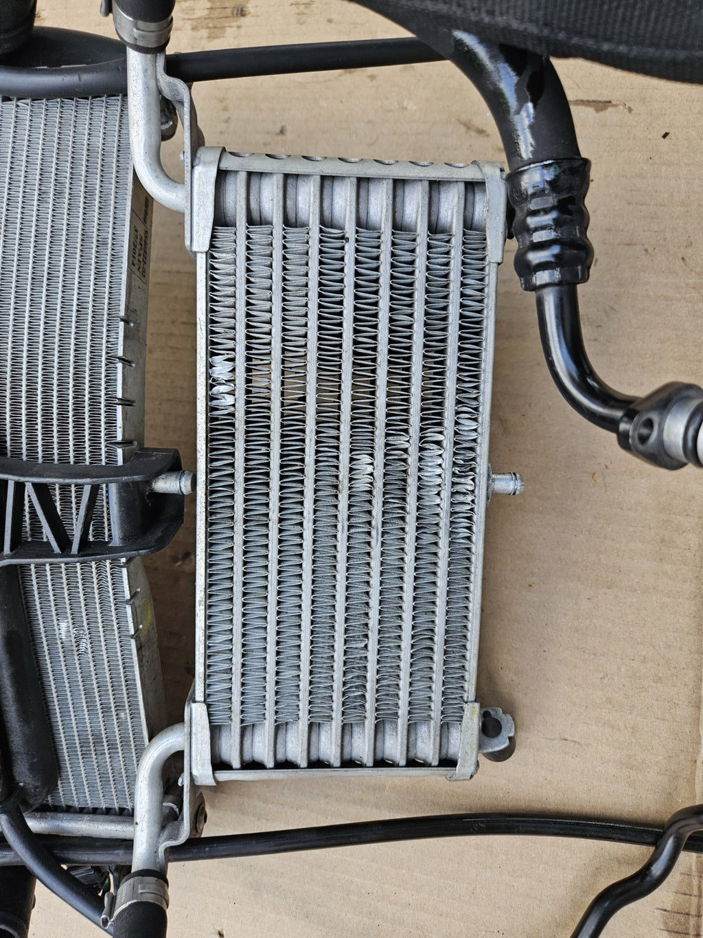 15-19 BMW S1000RR Complete RADIATOR Engine Cooling Oil Cooler Reservoir