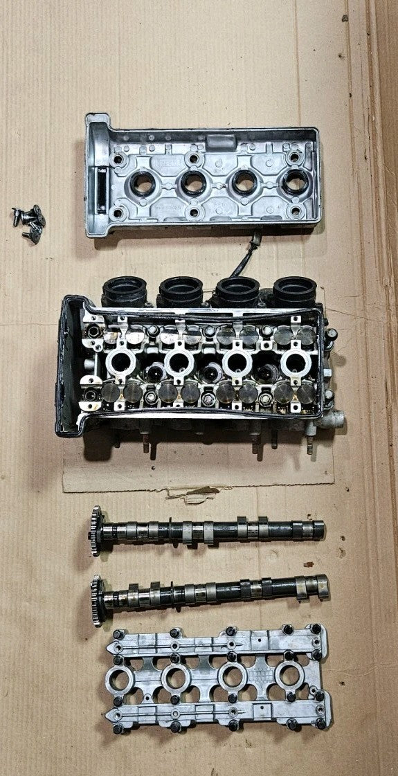 2001 Yamaha YZFR6 YZF R6 Cylinder Head Camshafts Retainer Cover Valves